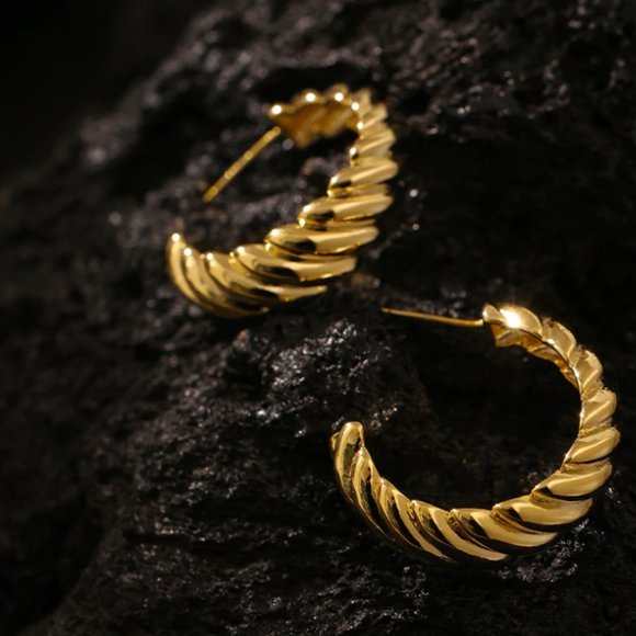 14K gold plating Croissant stud earrings - Picture 5 of 5